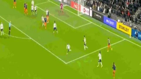 利物浦连续两赛季身价翻倍达11.5亿欧元，战绩却大跌眼镜：德转揭秘惊人滑坡背后的真相！